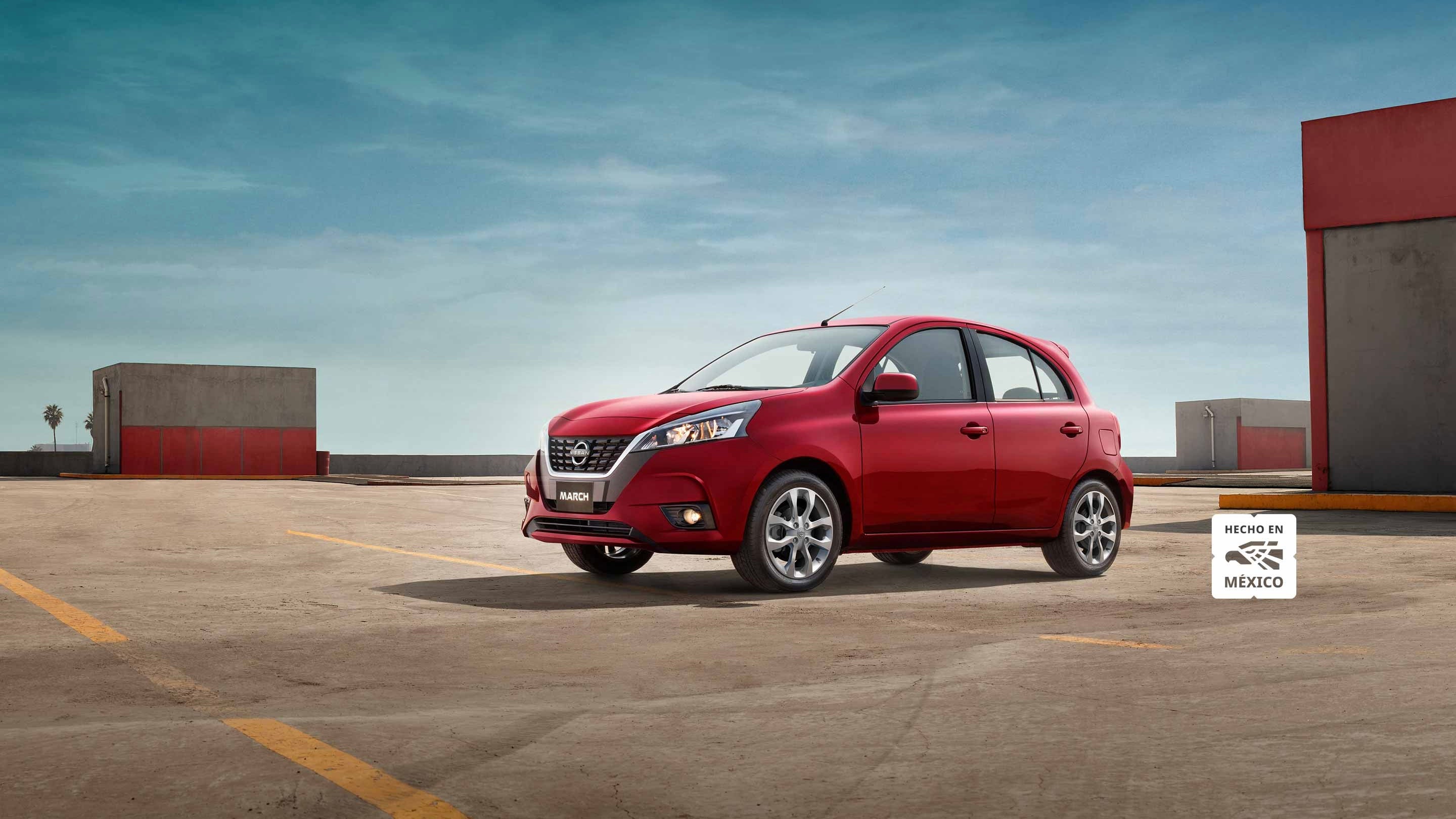 2026 Nissan March Sense TM in Rojo Burdeos, Azul Cobalto, Plata, Gris Oxford, Negro, Blanco, Azul Zafiro — front three-quarter view